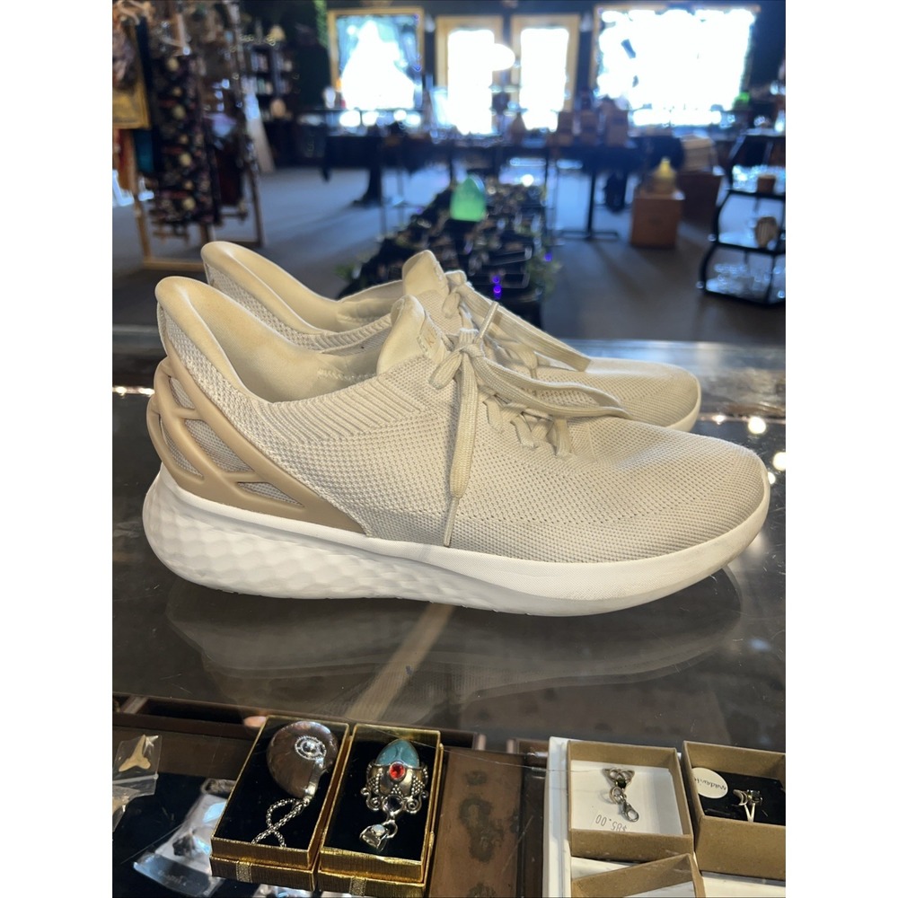 Kizik Mens 9 Crème Slip On Sneaker Great Condition Neutral Colors - Picture 2 of 9